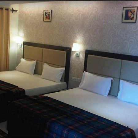 Hotel Swagat Palace 비와디 외부 사진
