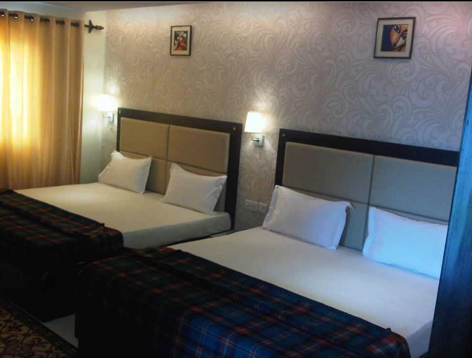 Hotel Swagat Palace 비와디 외부 사진